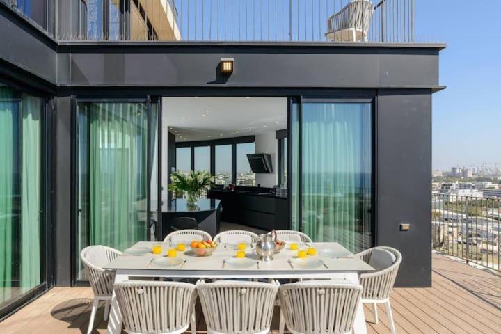 Luxurious 5br Penthouse With Sea View By Holyguest